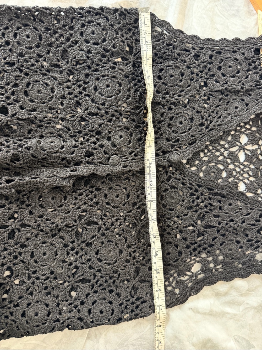 Vintage Black Crochet Lace V-Neck Sleeveless Top - Picture 5 of 9